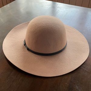 LEVI’S tan/camel felt floppy hat